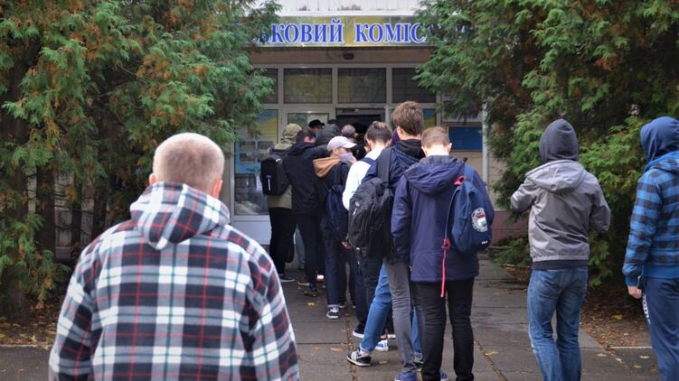 Онлайн-прописка освободит мужчин от необходимости выстаивать очереди в военкомате. Фото Армияинформ