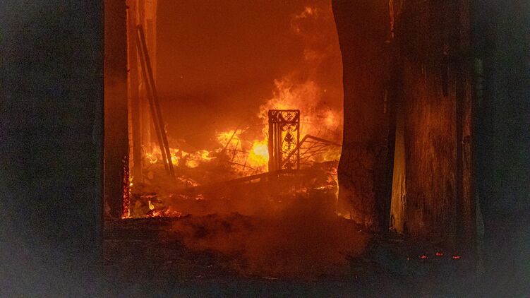 Наслідки прильоту на підприємство в Харкові. Фото ДСНС