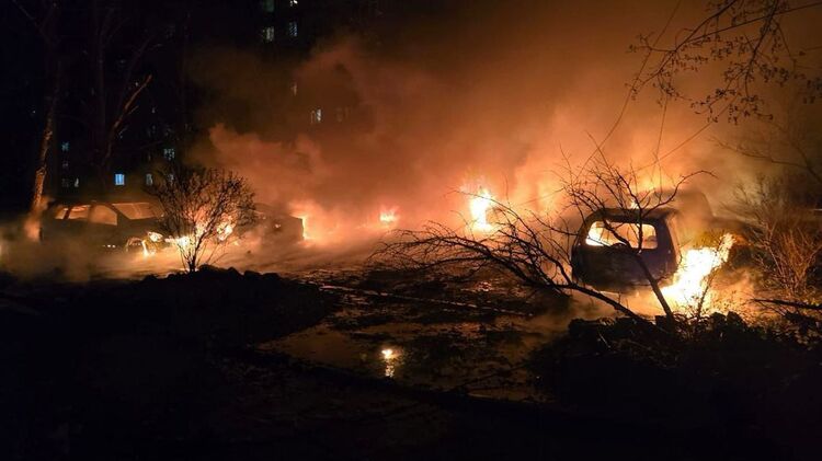 Наслідки удару по Дніпру. Фото: ДСНС