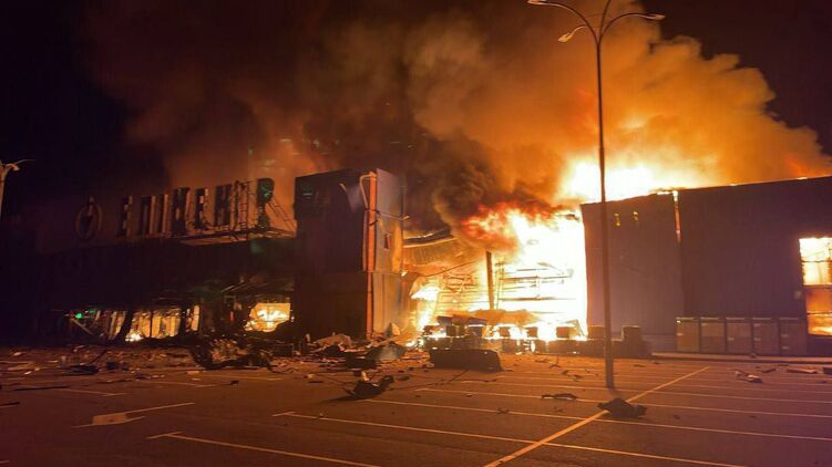 Последствия удара по ТЦ в Каменском Днепропетровской области. Фото: Telegram