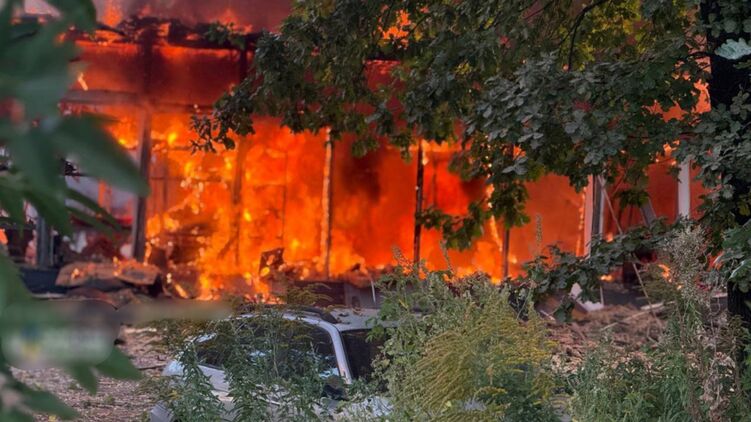 Пожежа після прильоту до Сум