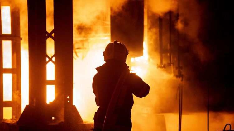 Вночі Одеса опинилася під обстрілом. Фото: ДСНС