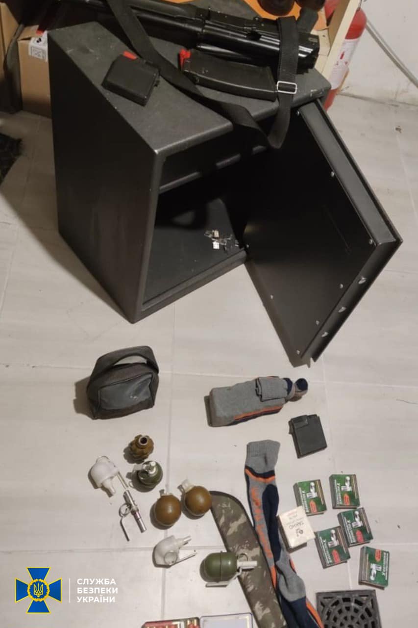 Изъятое при обыске оружие