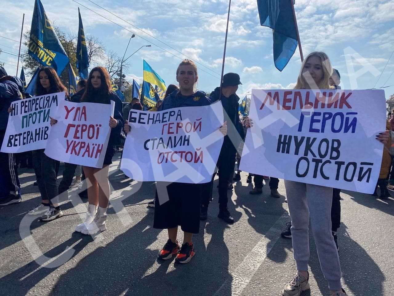 Националисты скоро начнут свой марш. Фото: "Страна"