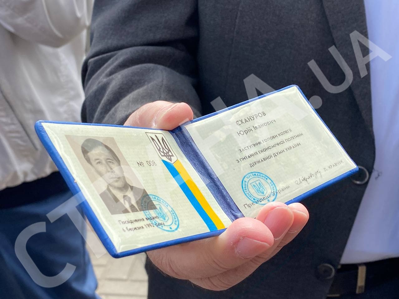 На церемонию прощания с первым президентом Украины пришел Юрий Ехануров