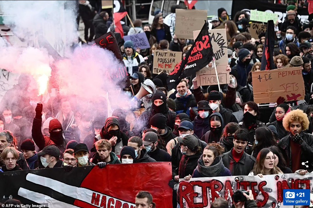 Протесты во Франции против пенсионной реформы