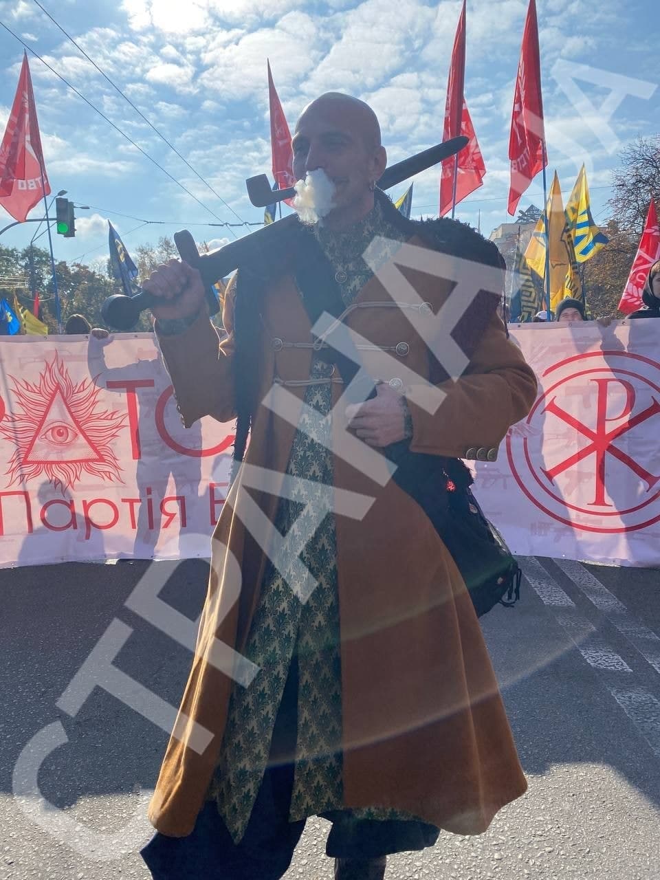 Националисты скоро начнут свой марш. Фото: "Страна"