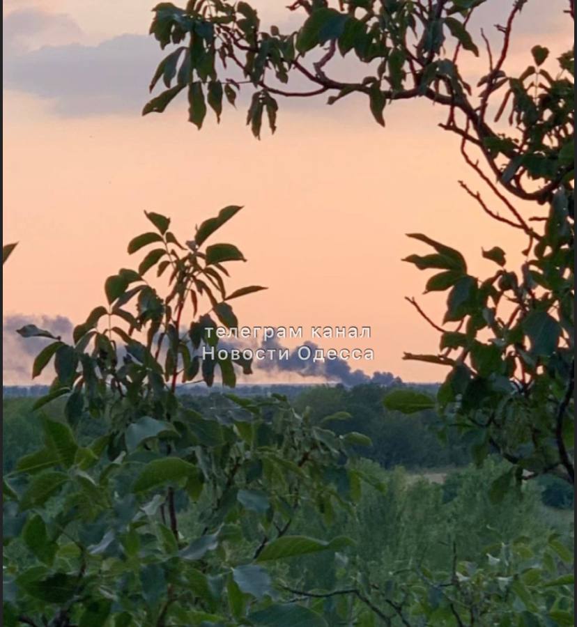 В Одессе в районе рынка "7 километр" начался пожар