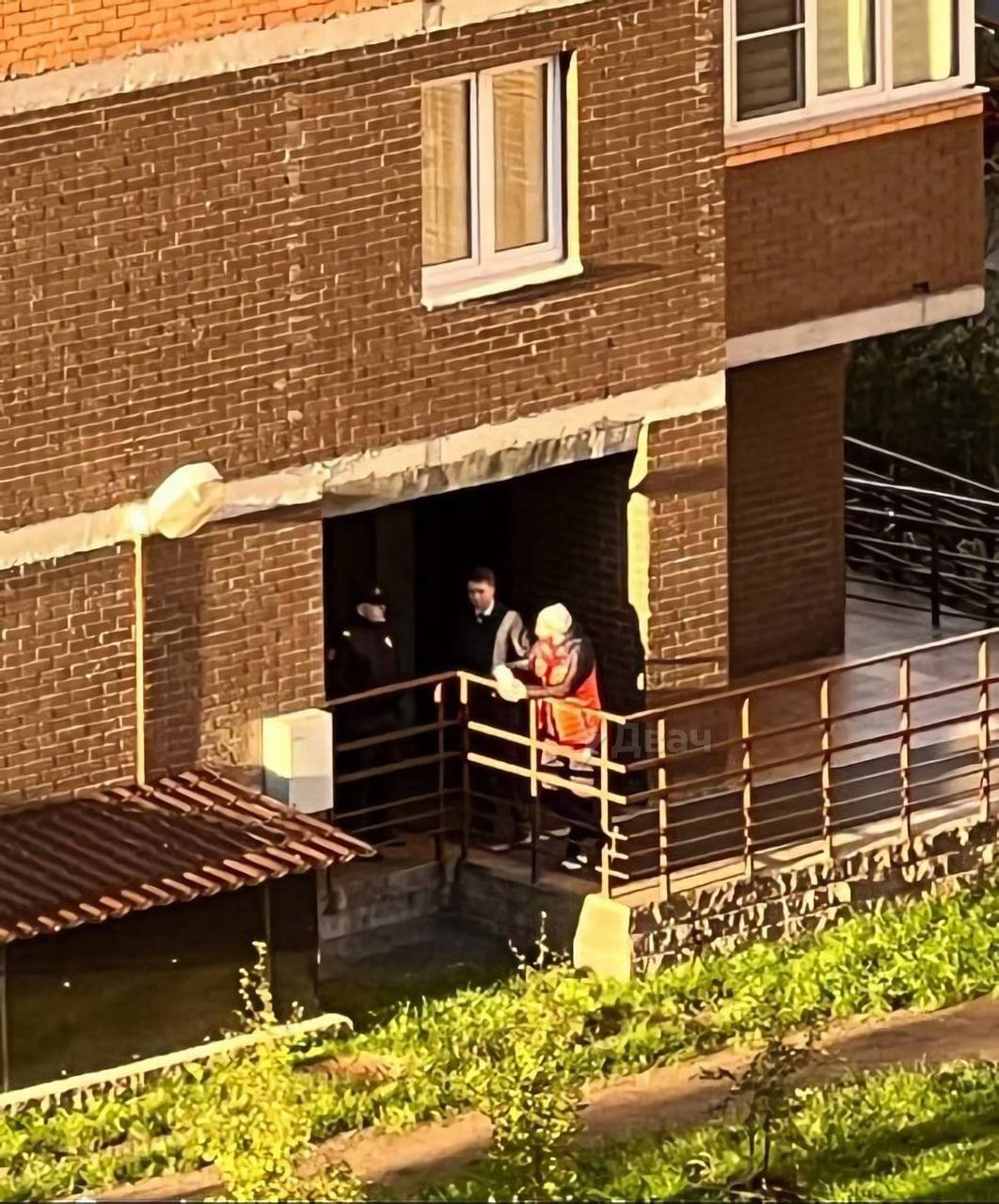 В Питере уклонистов поджидают в подъездах и вручают повестки