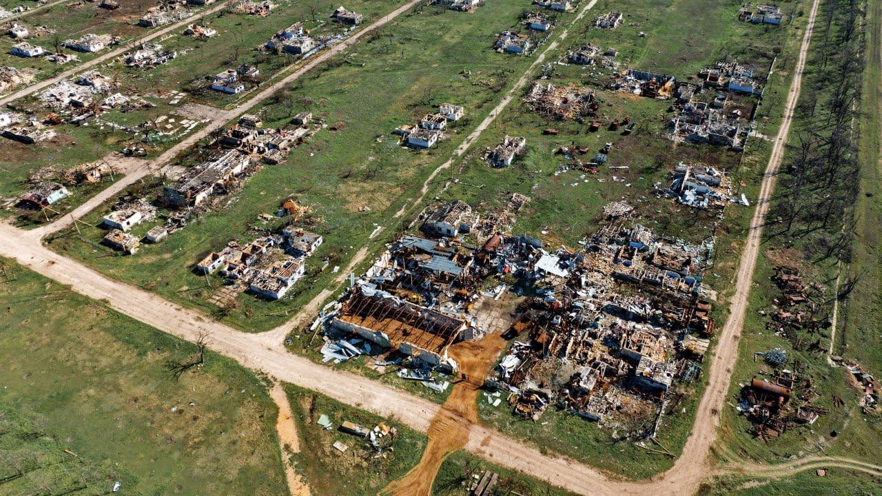 Последствия обстрелов села Благодатное под Николаевом