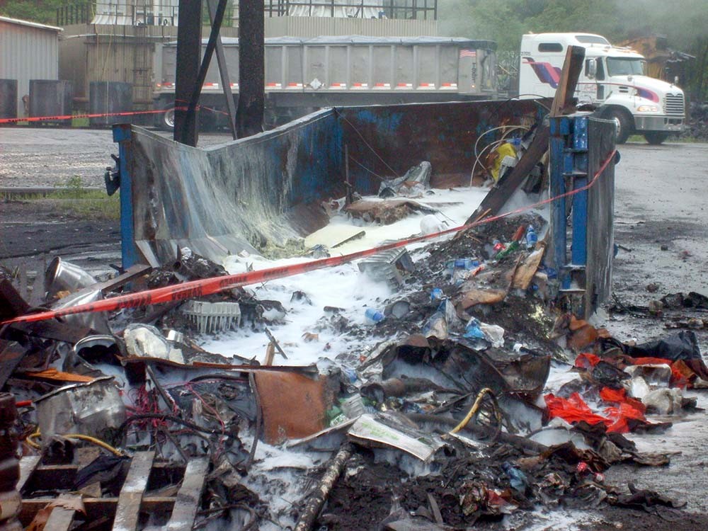 В 2010 году на "Фельмане" произошел пожар в мусорном контейнере с опасными химикатами