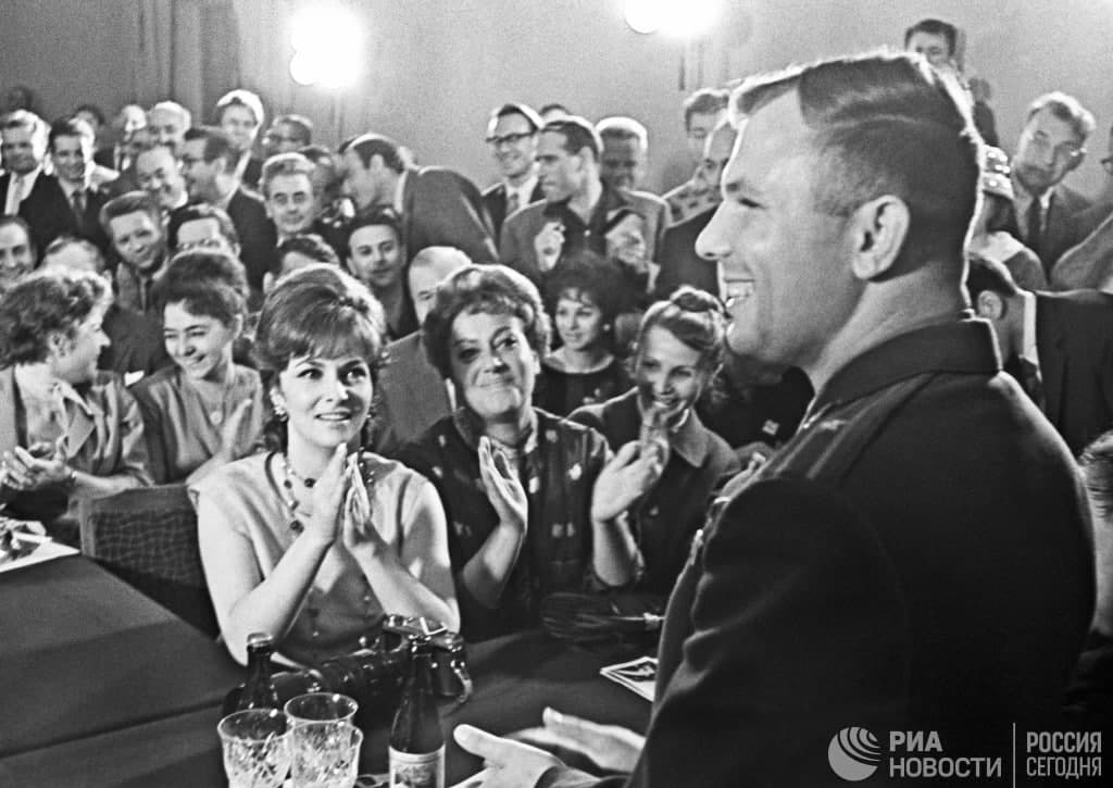 Фото Гагарина из архива РИА Новости