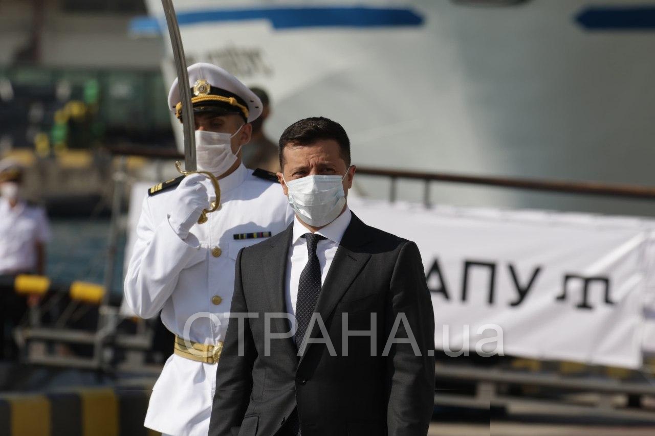 Зеленский взял участие в военно-морском параде в Одессе. Фото: Страна