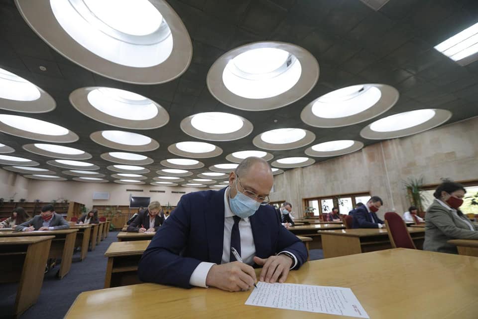 Денис Шмыгаль на юбилейном радиодиктанте.