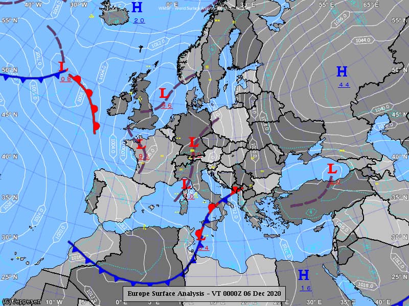Карта мощного антициклона, который спас Украину от облачности