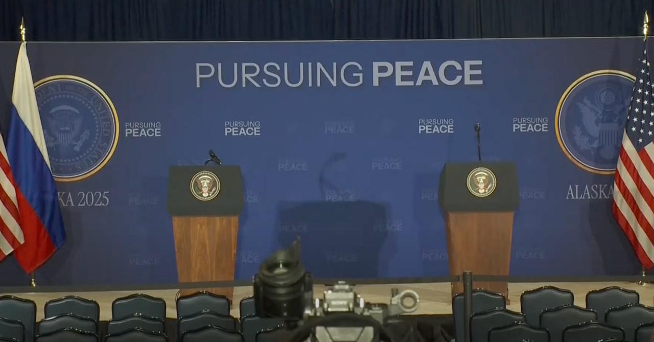 Фото конференц-залу для виступу Трампа та Путіна. Джерело - Телеграм